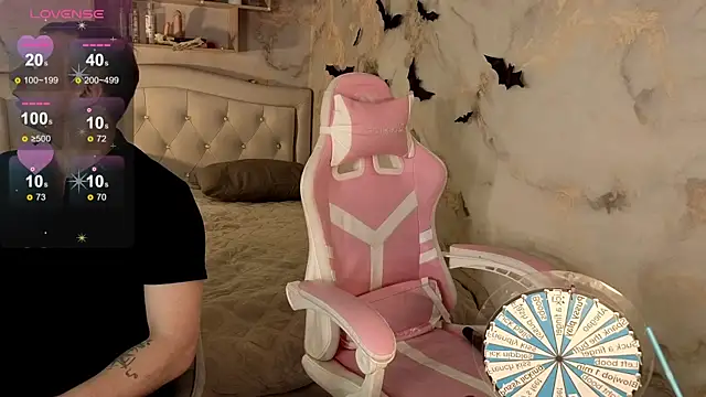 Crystal-Nuts online show from December 5, 2025, 2:09 am