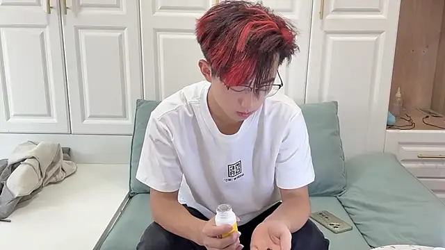 Snapshot of STxuguanhan chatting on October 18, 2025, 7:53 am STxuguanhan online show from October 18, 2025, 7:53 am