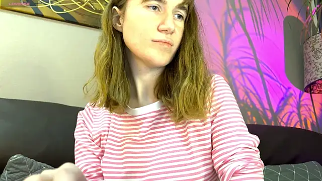 Snapshot of velina__ chatting on September 19, 2025, 7:47 pm velina online show from September 19, 2025, 7:47 pm