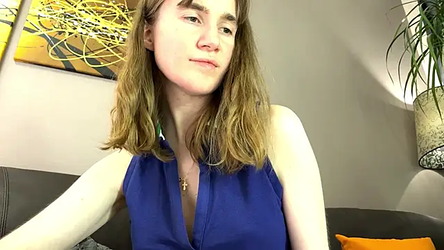 velina   online show from November 14, 2025, 6:39 pm