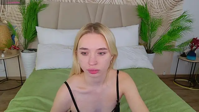 RachelColon online show from September 19, 2025, 10:38 am