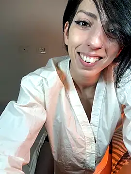 Snapshot of flowermadness chatting on November 22, 2025, 12:15 pm flowermadness online show from November 22, 2025, 12:15 pm