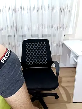 Snapshot of Ozi1910 chatting on October 6, 2025, 7:55 pm Ozi1910 online show from October 6, 2025, 7:55 pm