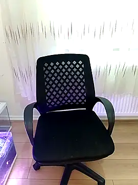 Snapshot of Ozi1910 chatting on November 11, 2025, 11:43 am Ozi1910 online show from November 11, 2025, 11:43 am