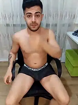 Snapshot of Ozi1910 chatting on November 20, 2025, 10:20 pm Ozi1910 online show from November 20, 2025, 10:20 pm