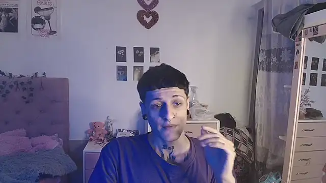 Snapshot of 2cyboy_ chatting on September 22, 2025, 8:33 pm 2cyboy online show from September 22, 2025, 8:33 pm