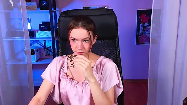 Snapshot of Loona_Eclipse chatting on September 23, 2025, 8:34 pm Loona Eclipse online show from September 23, 2025, 8:34 pm