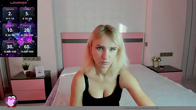 Snapshot of MeryMidnight chatting on September 19, 2025, 5:42 am MeryMidnight online show from September 19, 2025, 5:42 am