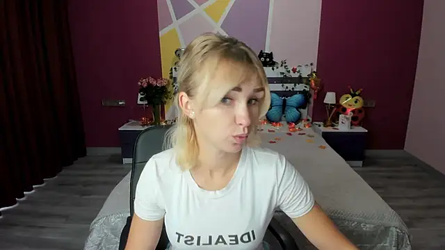 Snapshot of MeryMidnight chatting on October 10, 2025, 6:01 am MeryMidnight online show from October 10, 2025, 6:01 am