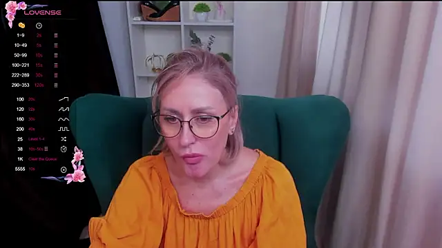 Snapshot of PamellaMurphy chatting on February 9, 2026, 7:01 am PamellaMurphy online show from February 9, 2026, 7:01 am