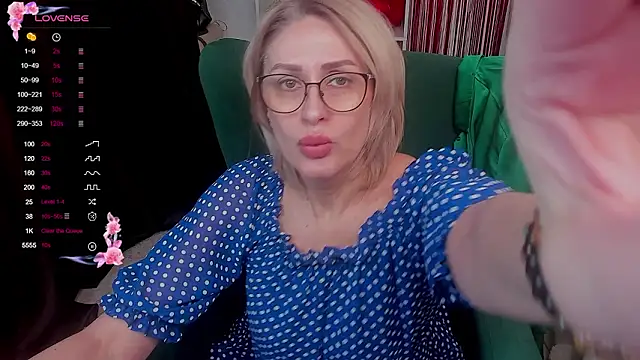 Snapshot of PamellaMurphy chatting on February 16, 2026, 4:19 am PamellaMurphy online show from February 16, 2026, 4:19 am