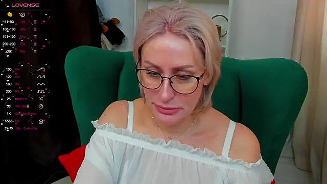 Snapshot of PamellaMurphy chatting on February 27, 2026, 4:12 am PamellaMurphy online show from February 27, 2026, 4:12 am