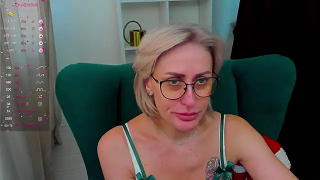 Snapshot of PamellaMurphy chatting on March 2, 2026, 4:25 am PamellaMurphy online show from March 2, 2026, 4:25 am