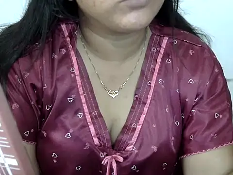 Mon-Luv online show from April 10, 2026, 11:37 am