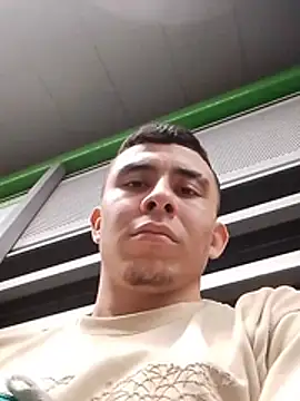 Snapshot of Eross_Santy chatting on February 3, 2026, 4:10 am Eross Santy online show from February 3, 2026, 4:10 am