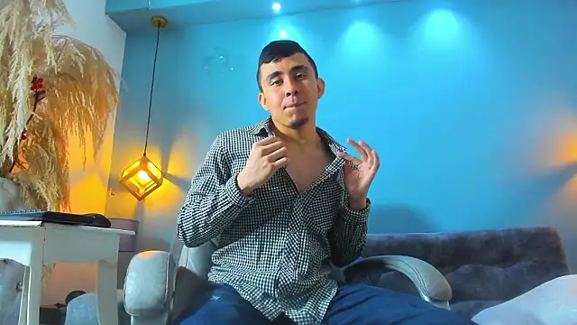 Snapshot of Eross_Santy chatting on February 10, 2026, 1:15 pm Eross Santy online show from February 10, 2026, 1:15 pm