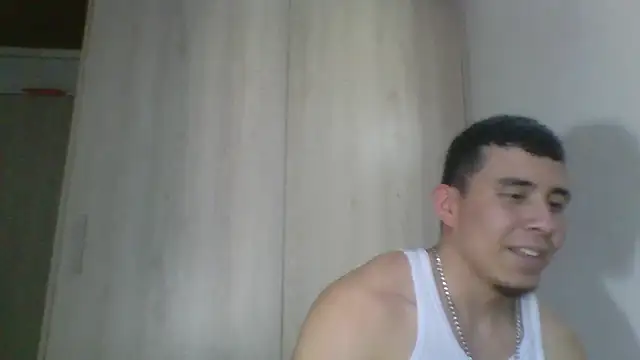Snapshot of Eross_Santy chatting on July 13, 2026, 10:12 pm Eross Santy online show from July 13, 2026, 10:12 pm