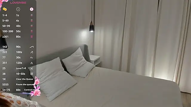 SirenaOstrem online show from October 30, 2025, 1:07 am