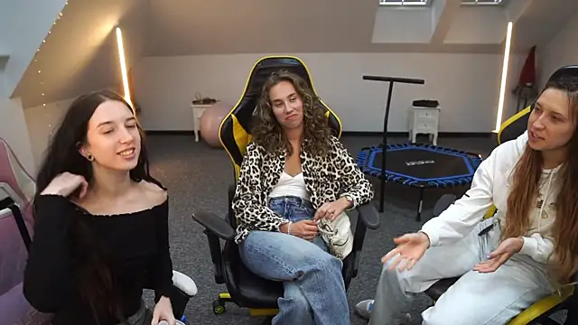 Snapshot of _Lili_054 chatting on September 19, 2025, 11:11 am Lili 054 online show from September 19, 2025, 11:11 am