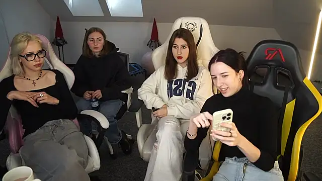 Snapshot of _Lili_054 chatting on October 14, 2025, 10:38 am Lili 054 online show from October 14, 2025, 10:38 am