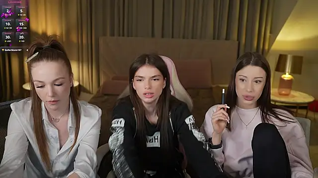 Ella 054 online show from April 9, 2026, 6:35 pm