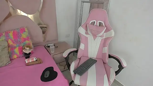 natsumiht online show from October 4, 2025, 4:54 am