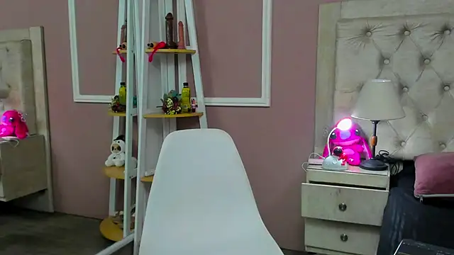 Snapshot of yiyisandoval chatting on December 4, 2025, 7:44 pm yiyisandoval online show from December 4, 2025, 7:44 pm