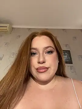 Snapshot of _EmiFox_X chatting on September 17, 2025, 3:35 pm EmiFox X online show from September 17, 2025, 3:35 pm