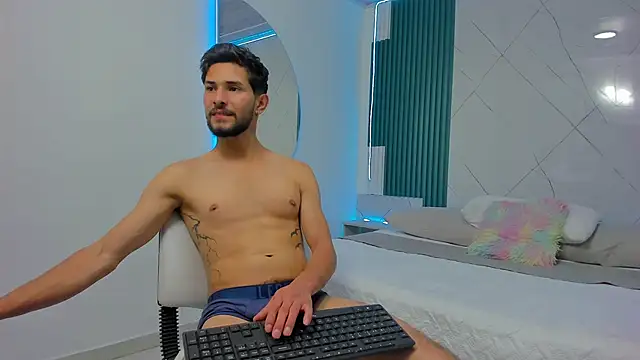 Aronn King online show from September 12, 2025, 1:17 am