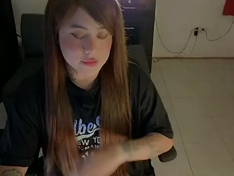 kimberlygati2 online show from April 28, 2026, 1:15 am