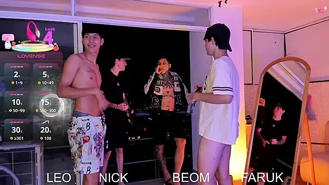 Handsomeboyss19 online show from September 9, 2025, 3:06 am