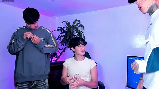 Handsomeboyss19 online show from September 19, 2025, 1:40 am