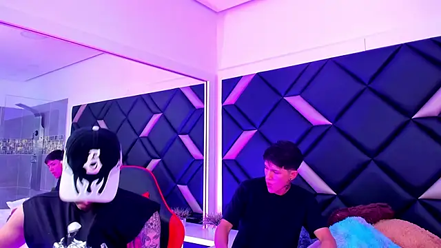 Handsomeboyss19 online show from October 17, 2025, 2:48 am