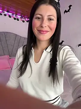 Mia salinass online show from October 30, 2025, 7:58 pm