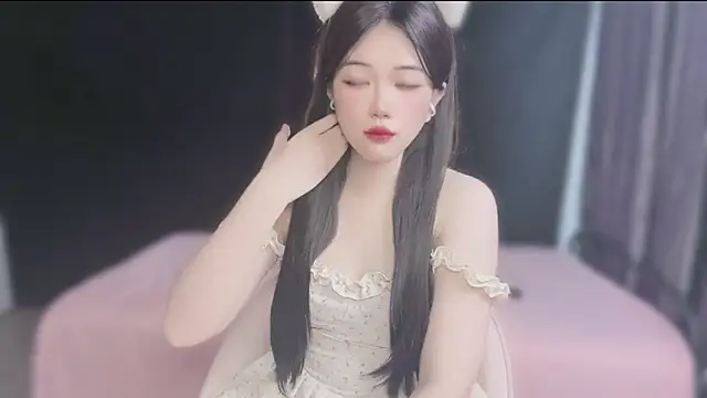 Snapshot of Sparkly_Candy chatting on September 18, 2025, 2:35 am Sparkly Candy online show from September 18, 2025, 2:35 am