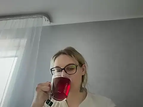 NikexPretty online show from March 17, 2026, 8:28 am