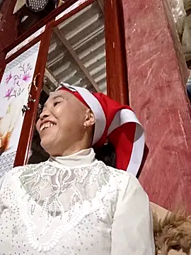 me-cute online show from November 12, 2025, 1:33 pm