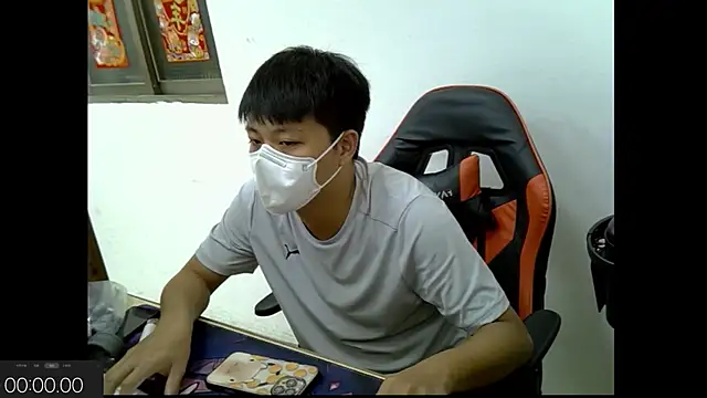 zhu000000 online show from September 26, 2025, 6:06 am