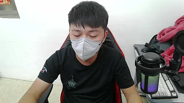 zhu000000 online show from November 11, 2025, 7:08 am