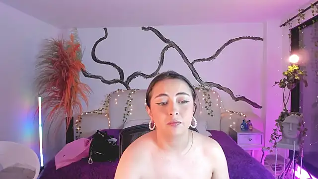 SarahCastro1  online show from October 13, 2025, 4:12 am