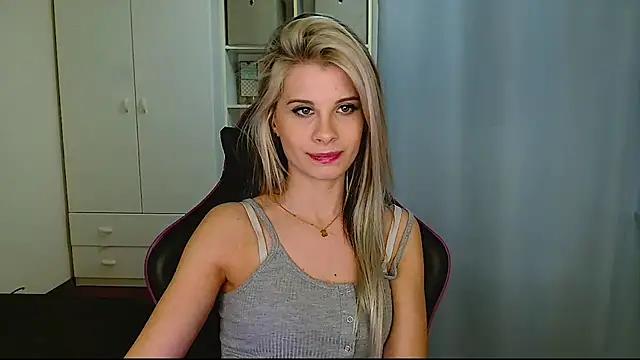 KristineGlow online show from February 16, 2026, 9:11 pm