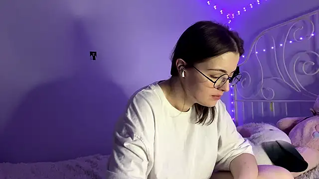 Snapshot of HoneyMist chatting on November 7, 2025, 3:12 pm HoneyMist online show from November 7, 2025, 3:12 pm