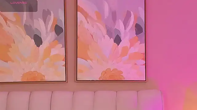 Snapshot of MiaTaylorSweet chatting on April 8, 2026, 2:39 pm MiaTaylorSweet online show from April 8, 2026, 2:39 pm