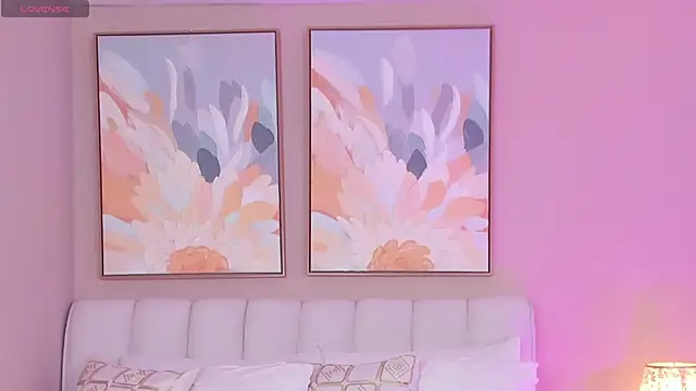 Snapshot of MiaTaylorSweet chatting on April 14, 2026, 3:51 pm MiaTaylorSweet online show from April 14, 2026, 3:51 pm