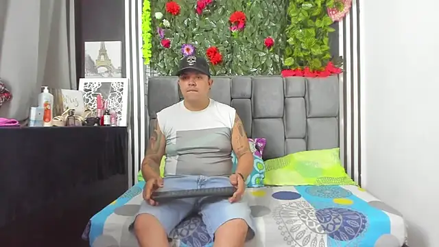 Hornycouple Hot online show from November 7, 2025, 8:20 pm