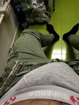 Snapshot of AXEL_84 chatting on December 1, 2025, 2:00 pm AXEL 84 online show from December 1, 2025, 2:00 pm