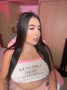 Emiily Moore1 online show from April 17, 2026, 9:51 pm