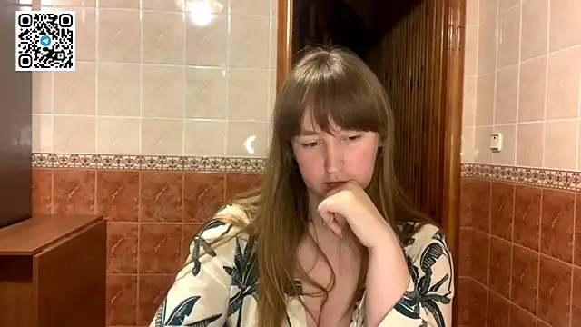 MaroonMoon  online show from October 27, 2025, 8:35 pm