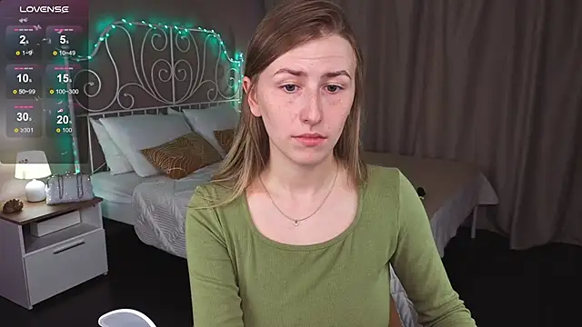 VesperaCeleste online show from October 13, 2025, 5:40 am