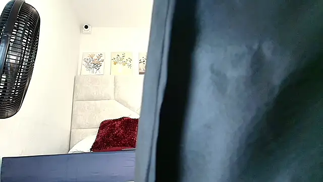 elizawiliamst online show from November 12, 2025, 11:32 am